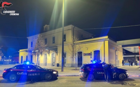 Scappa nei campi dopo un tentato furto in abitazione e si tuffa nel Serio per sfuggire ai carabinieri