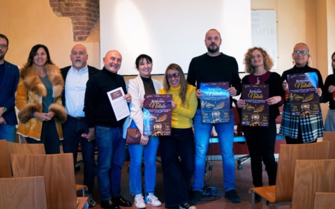 Cremona si accende per le Feste con “Armonie di Natale 2025”: luci, musica e mercatini