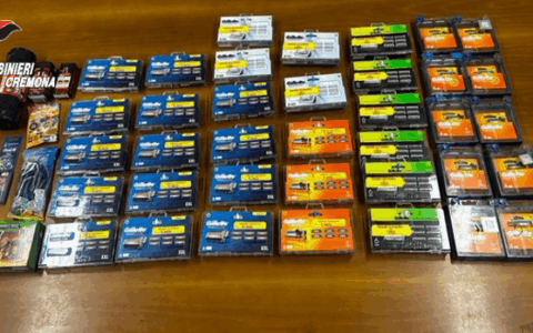 Fermate due persone con merce sospetta nel bagagliaio: denunciati per ricettazione