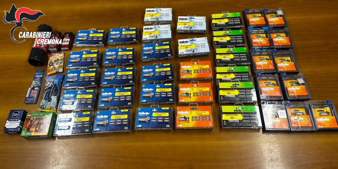 Fermate due persone con merce sospetta nel bagagliaio: denunciati per ricettazione