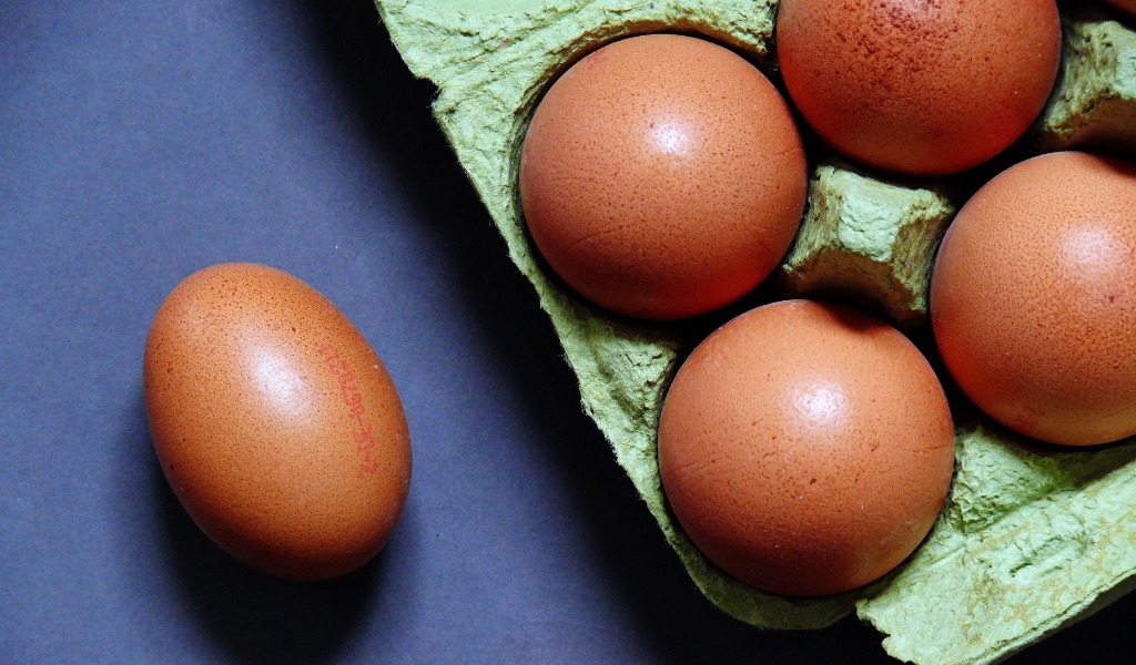 Rischio microbiologico: nuovo maxi richiamo di uova fresche prodotte in provincia di Cremona