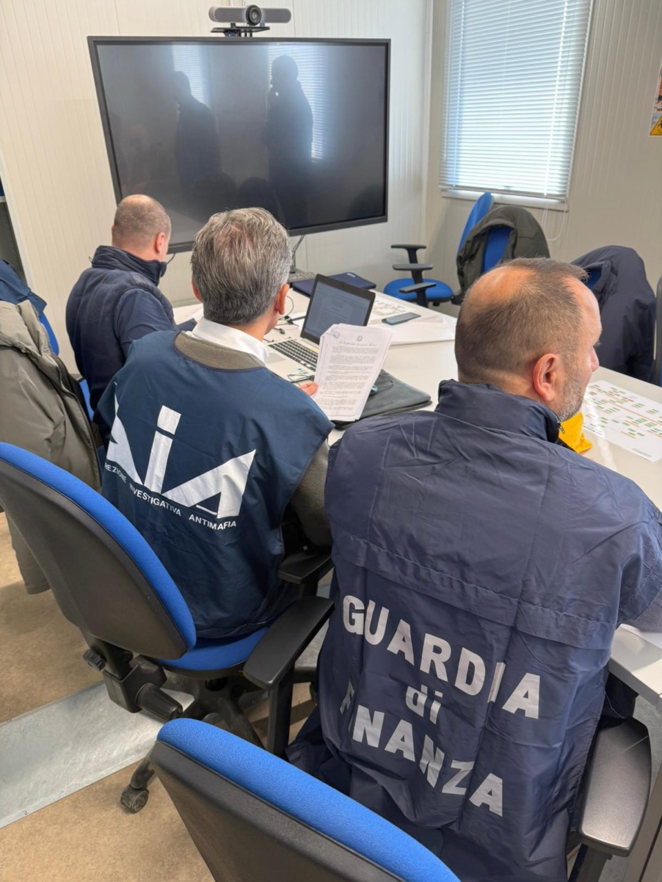 Un momento dei controlli appena svolti nel cantiere in provincia di Mantova