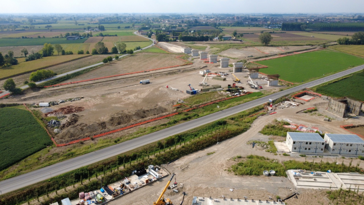 Uno scorcio dei lavori nel Mantovano, tra Marcaria e Bozzolo al confine con la provincia di Cremona