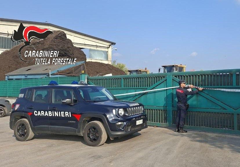 I sigilli apposti dai carabinieri all'impianto di Ghedi