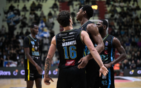 Vanoli Cremona, cuore e squadra: al PalaRadi vittoria su Trento 92-83