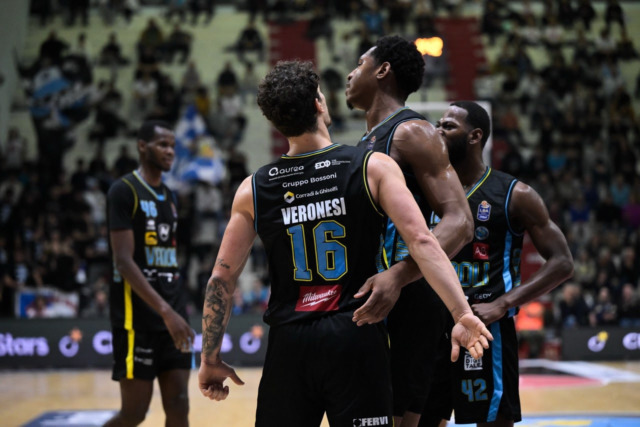 Vanoli Cremona, cuore e squadra: al PalaRadi vittoria su Trento 92-83