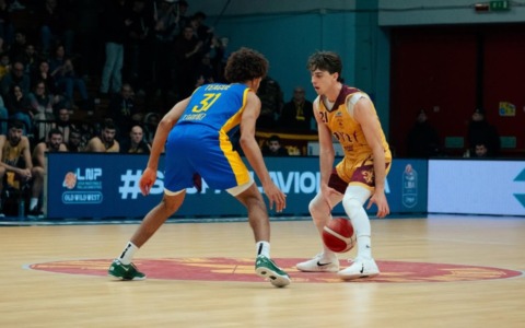 La Juvi Ferraroni sfiora l’impresa, ma al PalaRadi passa Torino 73-69