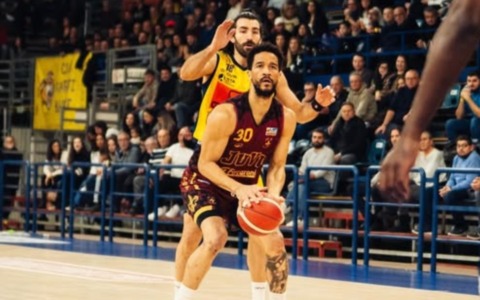 Juvi Ferraroni sconfitta a Scafati: 81-72 nonostante la grinta finale