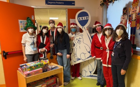 Un Natale di sorrisi e doni per i bambini ricoverati in ospedale di Crema
