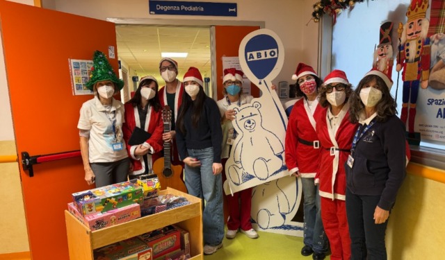 Un Natale di sorrisi e doni per i bambini ricoverati in ospedale di Crema