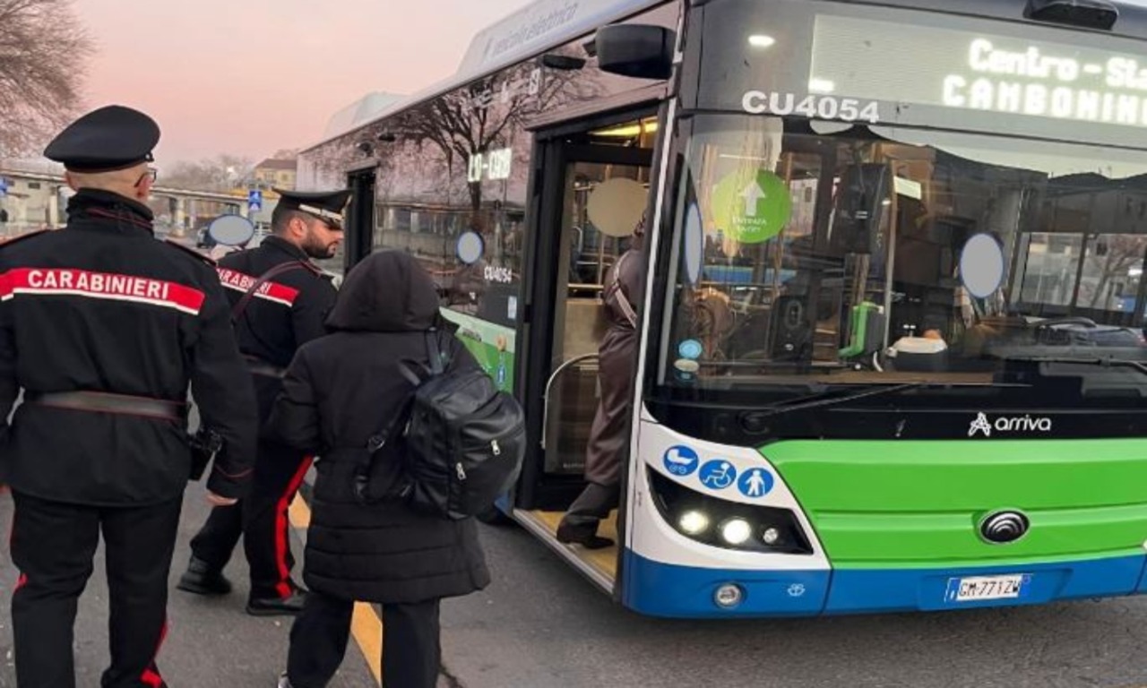 Carabinieri sui bus di Cremona: servizi di prevenzione per la sicurezza dei passeggeri