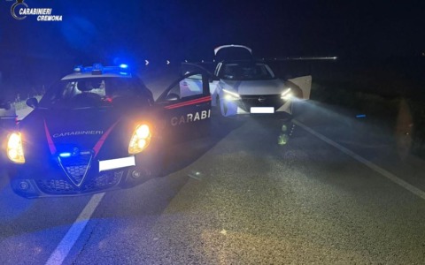 Non si fermano all’alt e scatta un inseguimento lungo 20 chilometri: uno arrestato, l’altro riesce a fuggire