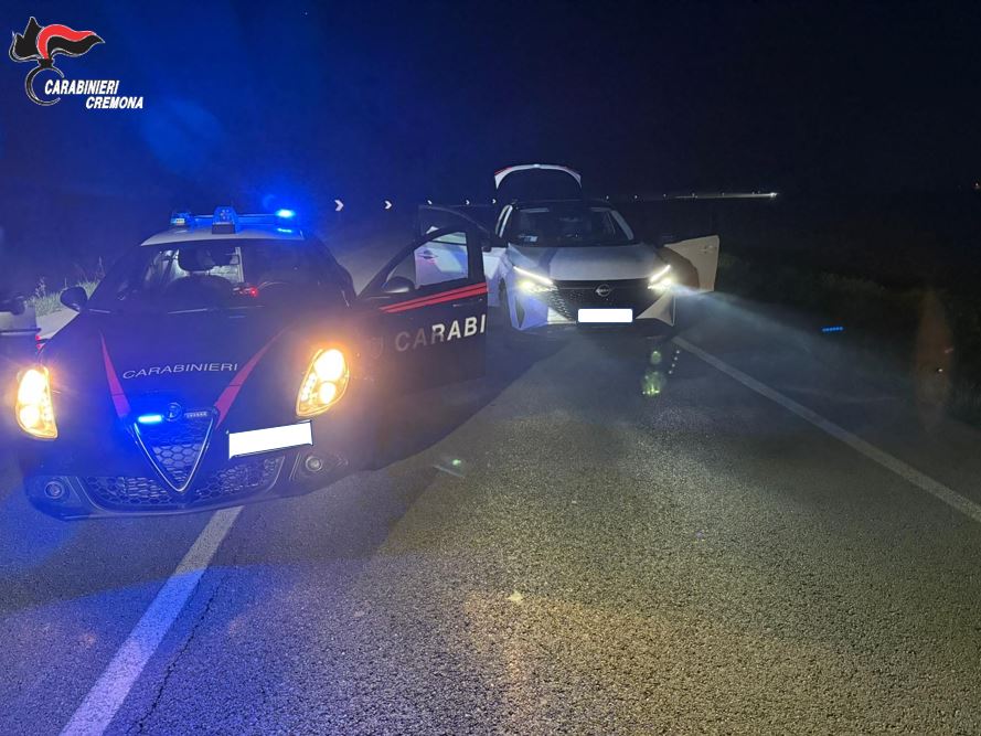 Non si fermano all’alt e scatta un inseguimento lungo 20 chilometri: uno arrestato, l’altro riesce a fuggire
