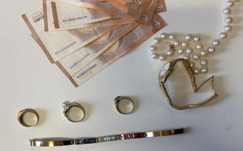 Finti Carabinieri derubano coppia di anziani, via con preziosi per quasi 10mila euro