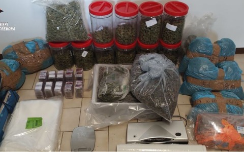 Nel box un deposito di 16 chili di droga: 45enne finisce ai domiciliari