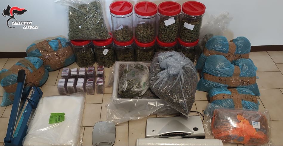 Nel box un deposito di 16 chili di droga: 45enne finisce ai domiciliari