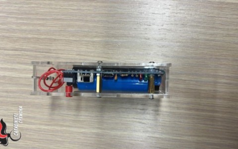 Durante un controllo viene trovato con uno storditore elettrico nel marsupio