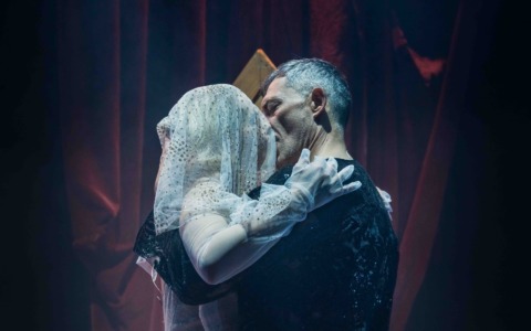 Filippo Timi porta Amleto², rilettura del capolavoro shakespeariano, al Teatro Ponchielli