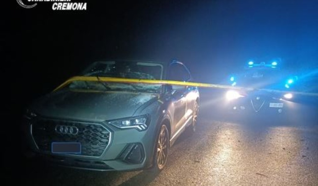 Inseguimento ad alta velocità, lo schianto e la fuga a piedi: in auto trovata cocaina