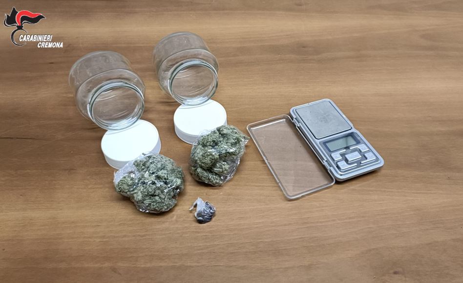 Trovato con marijuana, hashish e un bilancino di precisione: 20enne denunciato per spaccio