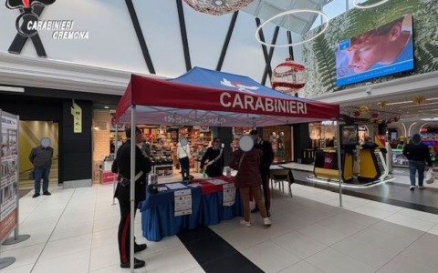 Stand dei Carabinieri al Gran Rondò per prevenire le truffe agli anziani