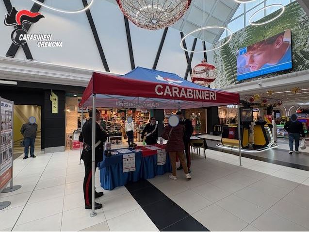 Stand dei Carabinieri al Gran Rondò per prevenire le truffe agli anziani