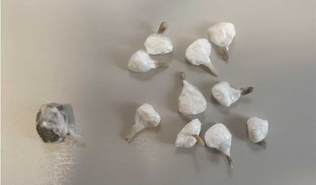 Nasconde dieci dosi di cocaina nelle parti intime: ragazza di 23 anni denunciata per spaccio