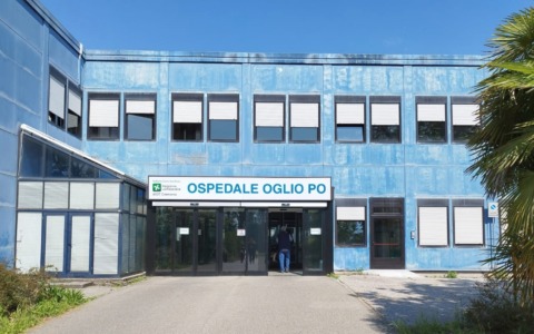 Ferie e nuovi infermieri della cooperativa esterna: taglio posti letto all’ospedale Oglio Po