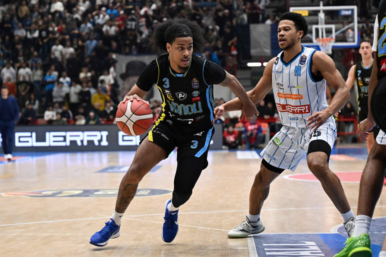 Vanoli Cremona travolta a Napoli: pesante sconfitta 102-76