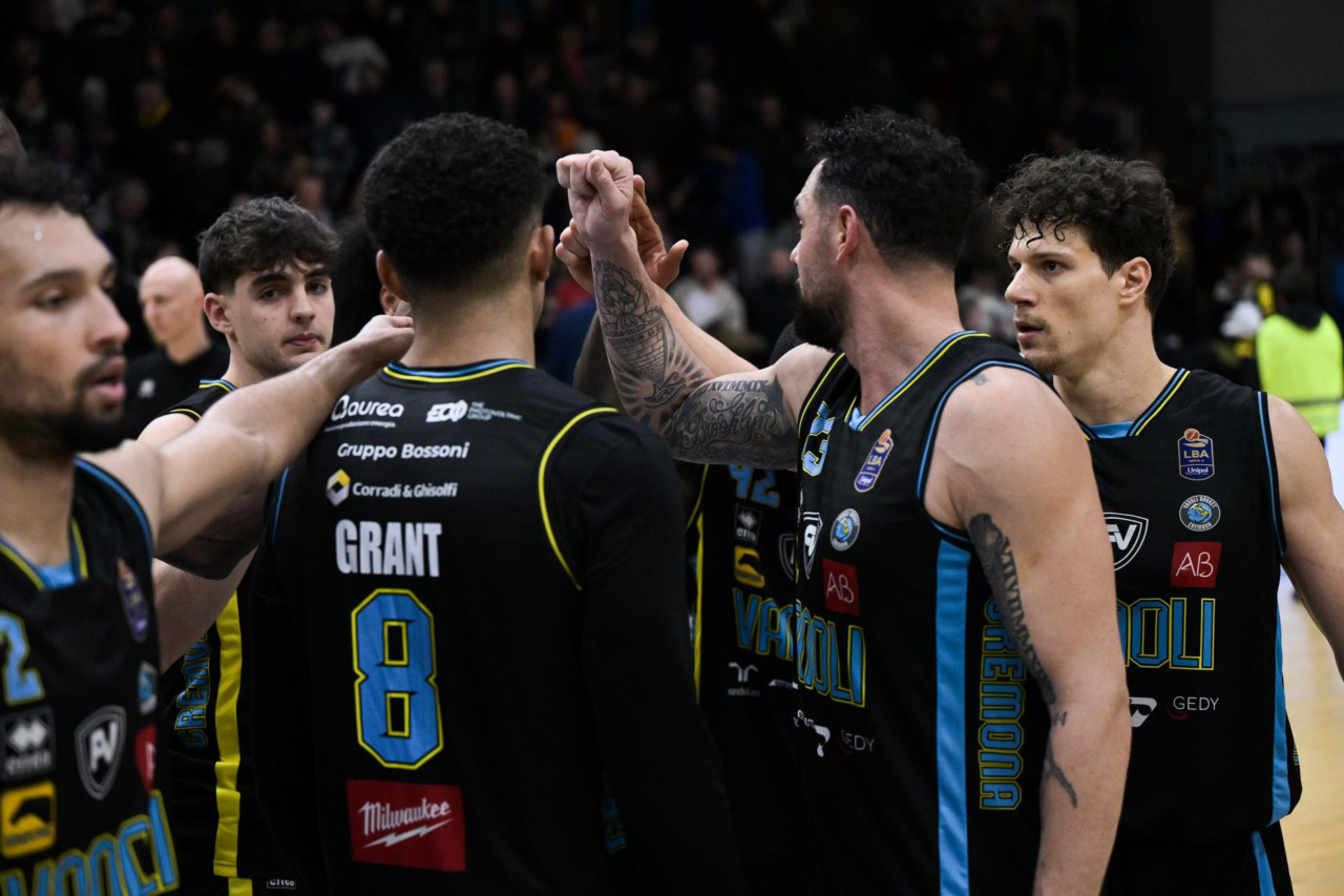 Vanoli Cremona cede a Tortona 71-76 nonostante la grinta di Willis e Veronesi