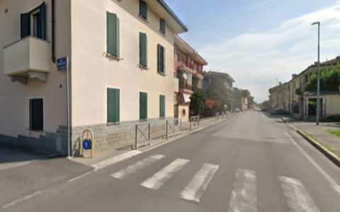 Perde il controllo della bici e viene urtata da un furgone: 14enne in ospedale in elisoccorso