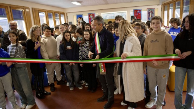 Taglio del nastro alla scuola “Anna Frank”: rinasce dopo i lavori di adeguamento sismico