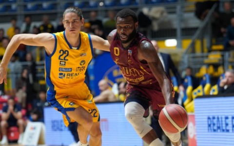 Juvi Ferraroni, quinta vittoria consecutiva: espugnata Torino 74-73