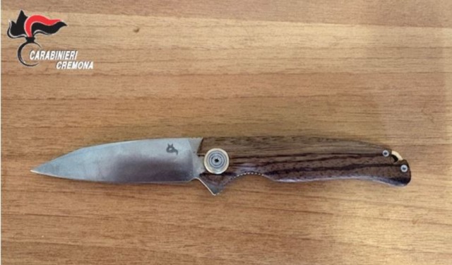 Un 22enne ubriaco alla guida e un 36enne con un coltello in auto: due denunce nel Cremasco