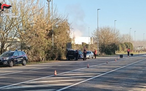Controlli a Casalmaggiore: pattuglie, posti di blocco e unità cinofila per la sicurezza in città