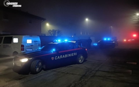 Fugge all’alt dei Carabinieri: 20enne arrestato con mezzo chilo di cocaina