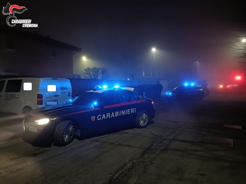 Fugge all’alt dei Carabinieri: 20enne arrestato con mezzo chilo di cocaina