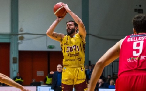 Super Juvi Ferraroni: al PalaRadi battuta Pistoia 81-68 nello scontro salvezza