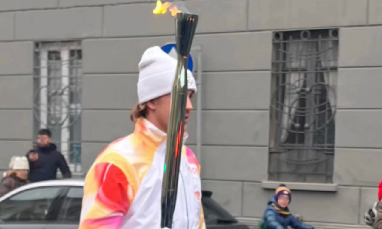 Milano-Cortina 2026, la Fiamma Olimpica è passata da Cremona