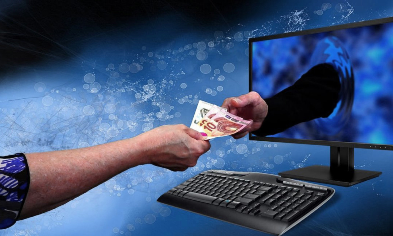 Truffa a Castelleone, le promettono un lavoro online e poi le estorcono oltre 2mila euro