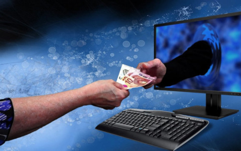 Truffa a Castelleone, le promettono un lavoro online e poi le estorcono oltre 2mila euro