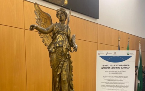 La Vittoria Alata di Calvatone esposta da oggi a Palazzo Lombardia per le Olimpiadi Milano Cortina 2026
