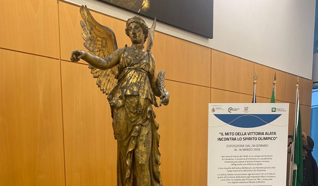 La Vittoria Alata di Calvatone esposta da oggi a Palazzo Lombardia per le Olimpiadi Milano Cortina 2026