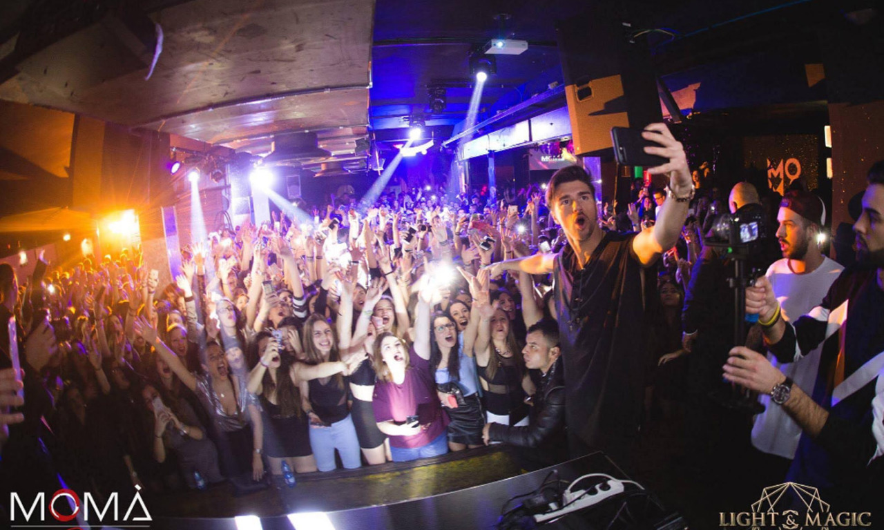 A Crema incendio in discoteca a causa di una fontana luminosa come a Crans-Montana