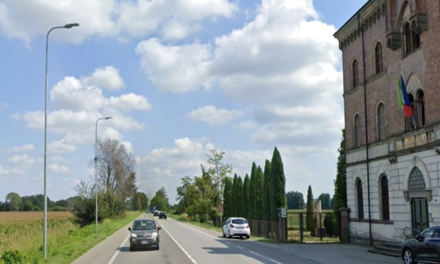 Incidente stradale sulla SS10: auto ribaltata nel fossato, tre coinvolti