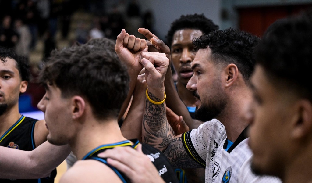 La Vanoli Cremona lotta con orgoglio, ma al PalaRadi passa la Virtus Bologna