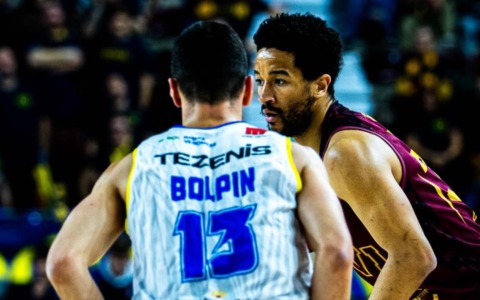 Juvi Ferraroni trionfa a Verona 78-69 e firma la sesta vittoria consecutiva