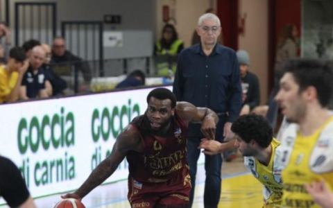 Un’altra sconfitta per la Juvi Ferraroni travolta a Cividale 76-58