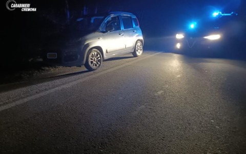 Fermato nella notte: denunciato 44enne alla guida (senza patente) di un’auto rubata
