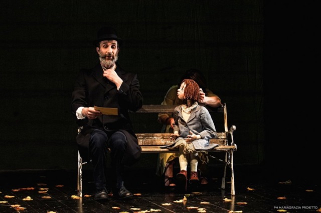 Kafka e la bambola viaggiatrice al Ponchielli: un viaggio tra realtà e finzione